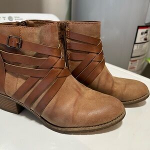 EuroSoft Tan Ankle Booties size 8,5